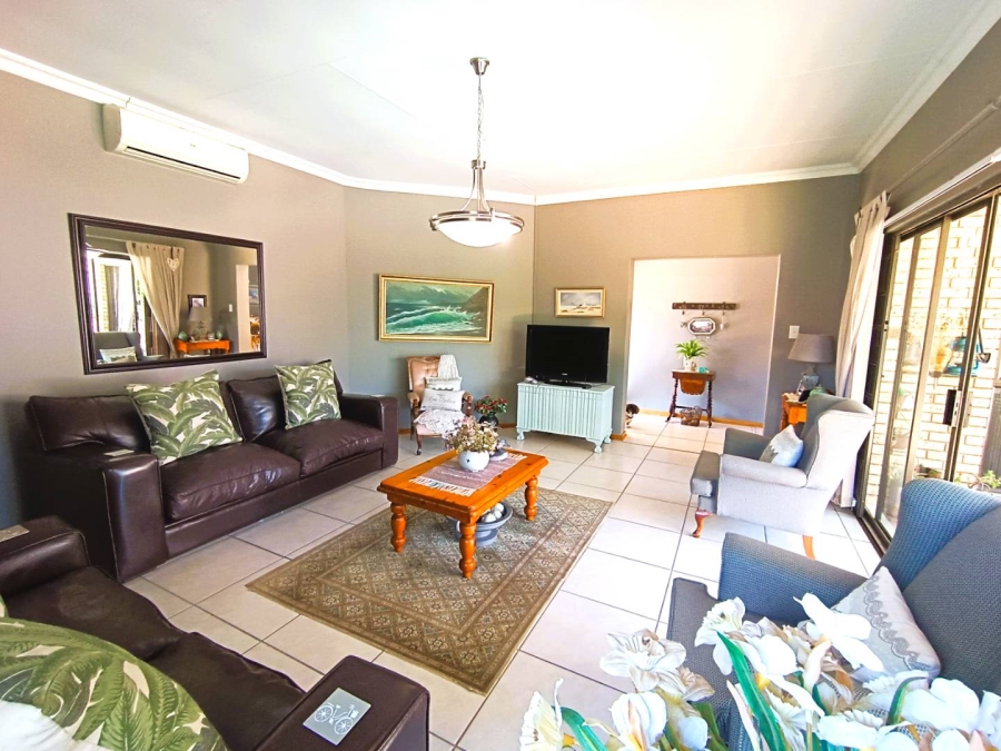 5 Bedroom Property for Sale in Langenhovenpark Free State